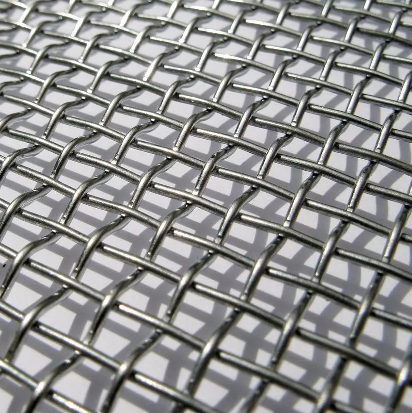 Плетеная стальная сетка с квадратными ячейками